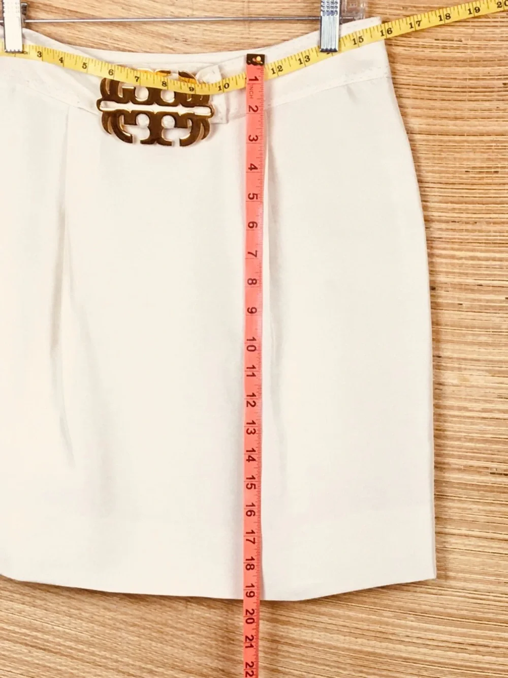 Tory Burch Cream 100% Silk Mini Skirt Gold Double T Logo Buckle Size 2